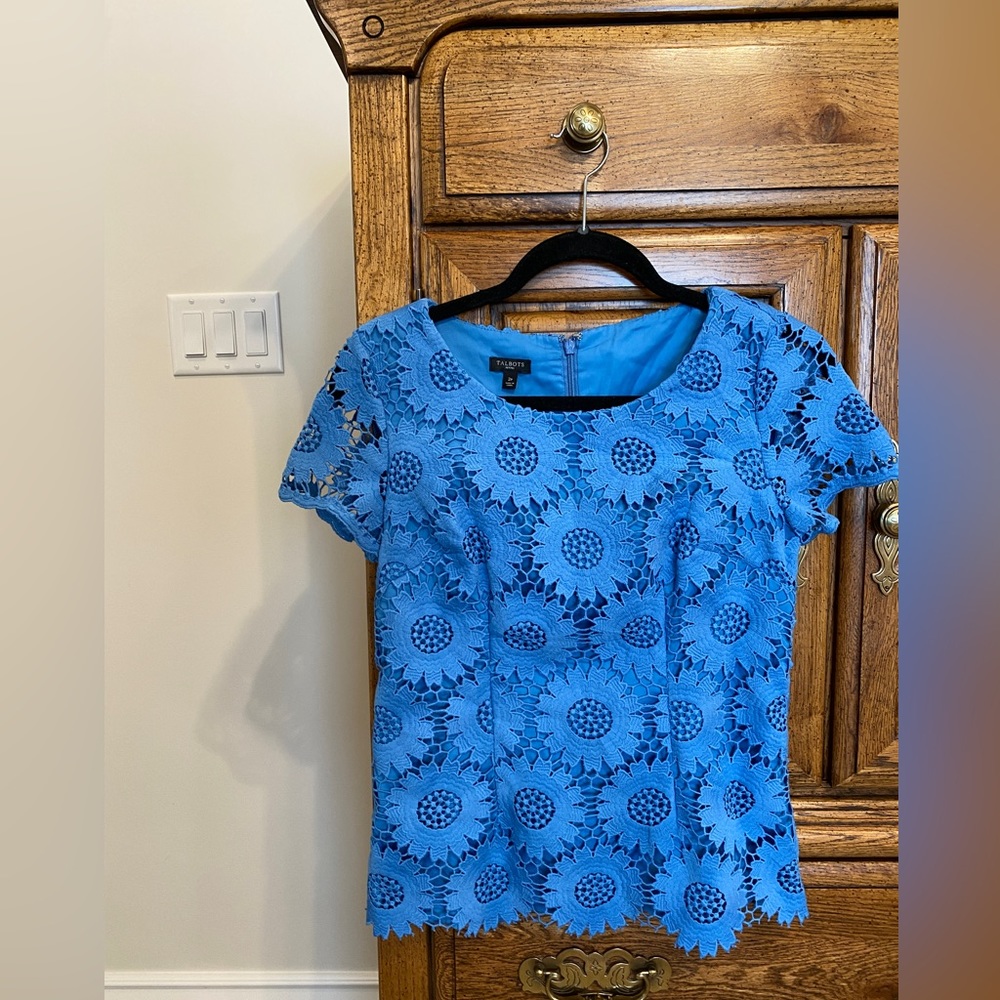 👕 Talbots Blue Sunflower Top